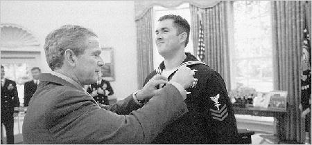 Marcus Luttrell receiving the Navy Cross